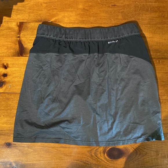 Women’s gray skirt made by Columbia - Picture 2 of 5